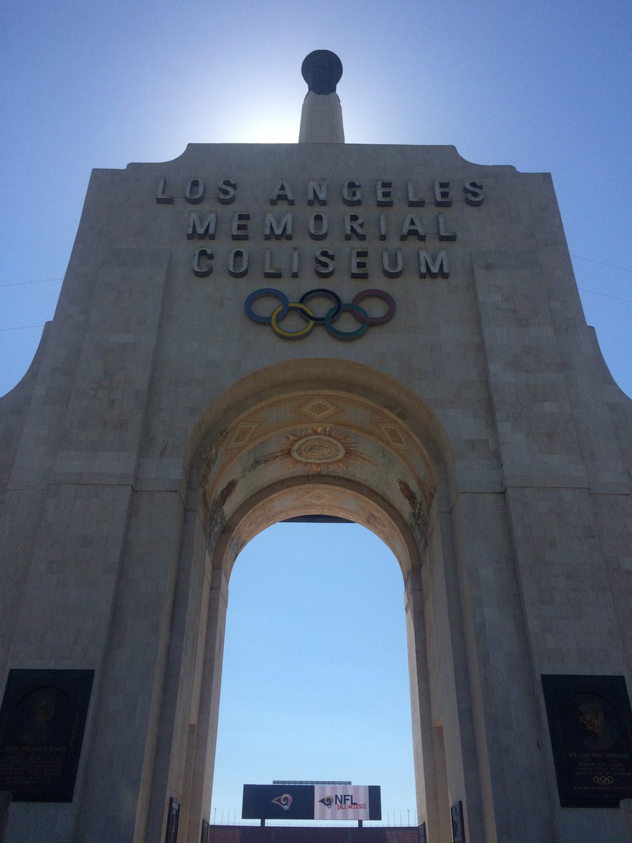 nutribullet's tweet photo. Welcome to LA @RamsNFL! Had a #Blast at the #NFLAllAccess event yesterday. #FBF #NFL #Rams https://t.co/aaIJ4vFSb1