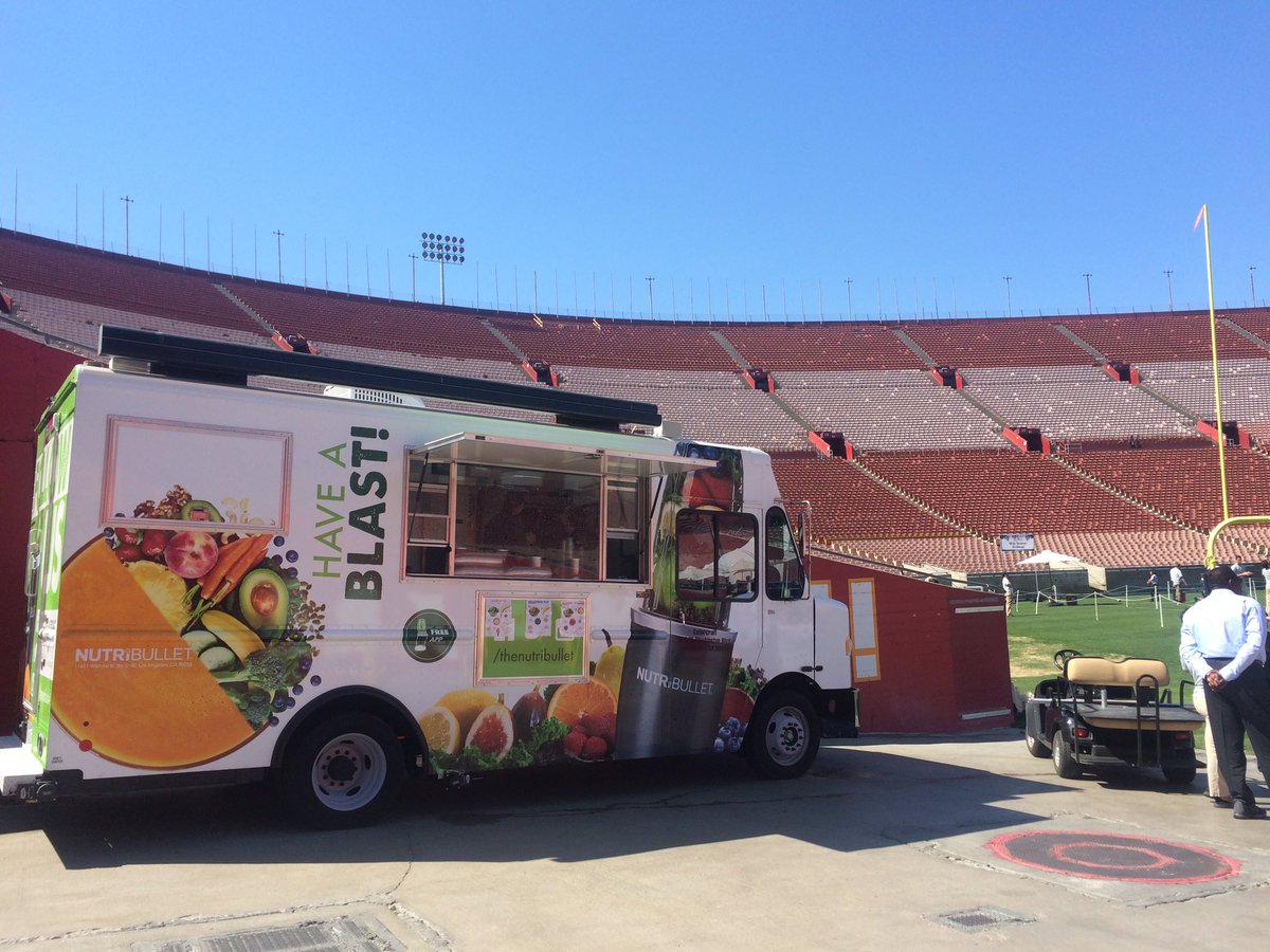 nutribullet's tweet photo. Welcome to LA @RamsNFL! Had a #Blast at the #NFLAllAccess event yesterday. #FBF #NFL #Rams https://t.co/aaIJ4vFSb1