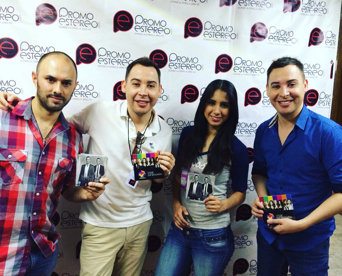 gemelosalvidrez's tweet photo. con los @INDIEconectados en su programa en @PromoEstereo muchas gracias la pasamos de lujo !! @FerkMusic 😃👍🏼👍🏼 https://t.co/nZCVP9sddh