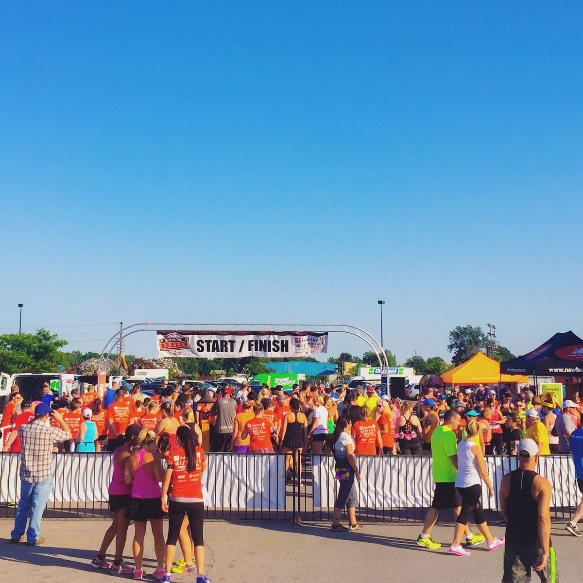 RunWFD's tweet photo. Getting ready to #Run2BBQ! @otheoryfitness @westernfair #ldnbeerbbq https://t.co/hux1fwRZTd