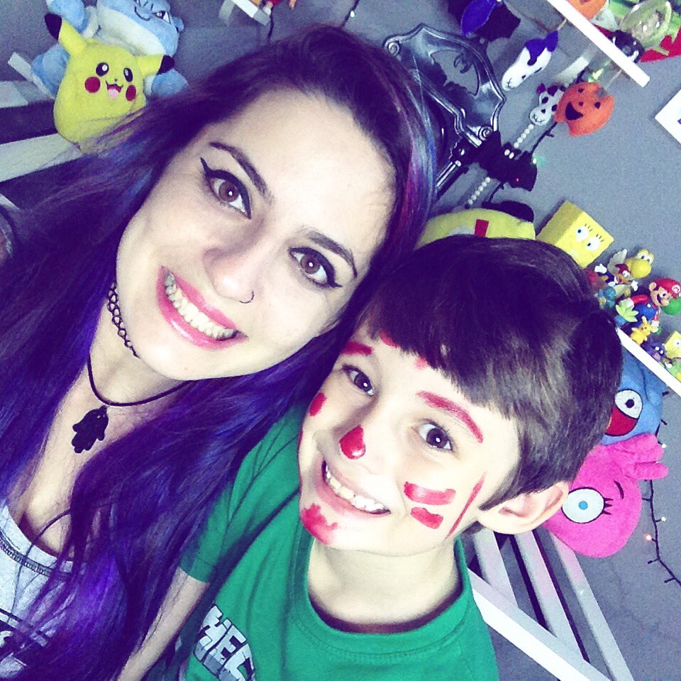julianammmaia's tweet photo. E nesse último vídeo tivemos um convidado especial! #2Pixels https://t.co/DaHXuwPVbw