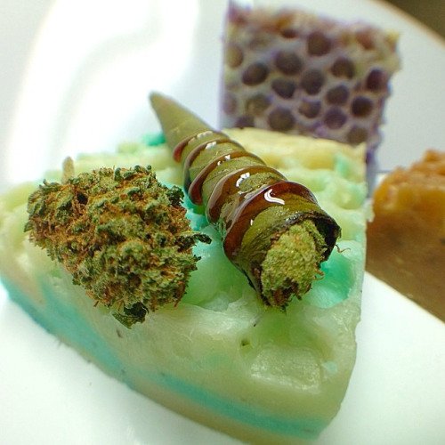 Blunt_cube's tweet photo. high friday. https://t.co/jXFnzBoNsl