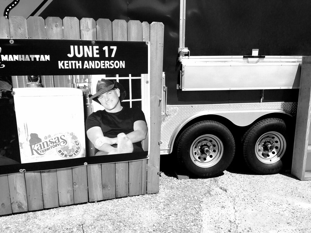 KAcom's tweet photo. MANHATTAN, KS!! @Thehatksu @Rpaconcerts @Aggieville TONIGHT!! Doors open at 7pm! C'MON! https://t.co/StQnthg11c