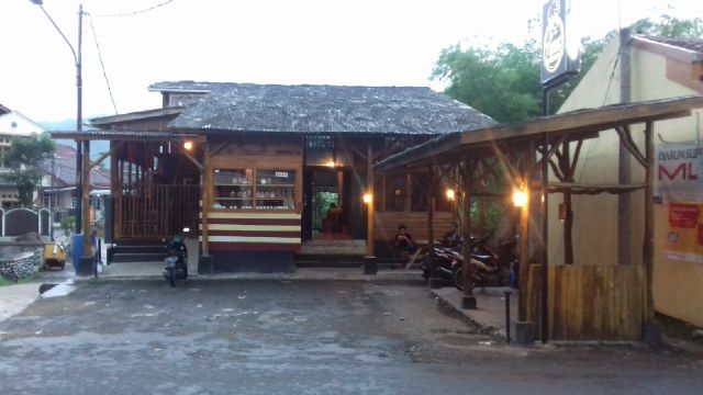 Moch_Dadan98's tweet photo. D'araz Jl. Cut Nyakdien-Perum Gn.PuyuhKel.Regol Wetan Kec.Sumedang SelatanKab.Sumedang https://t.co/PLaAx93tAS