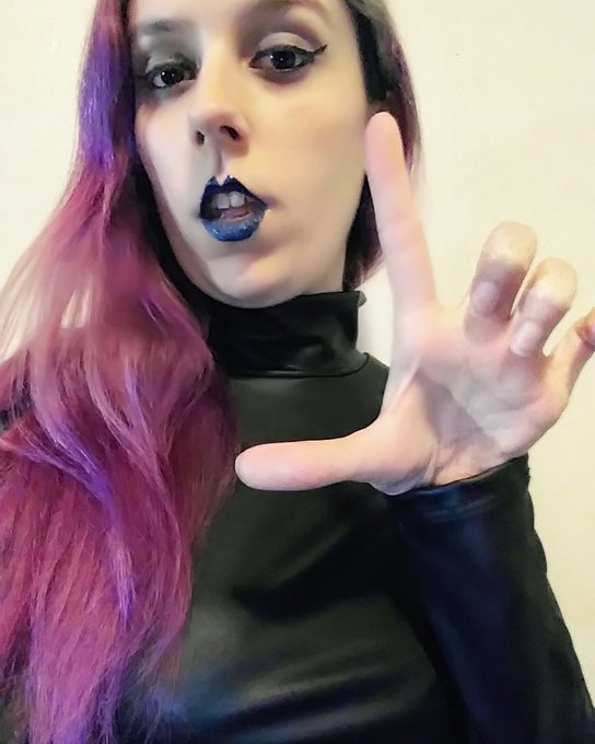 You are nothing but a LOSER!
#findom #femdomme #goddess #losersign #goth #purplehair #sexy #evil #colourpop