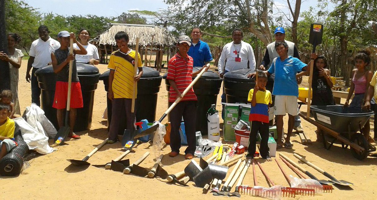 ProyectoDipecho's tweet photo. Proyecto: #DipechoIX, entrega de kits agropecuarios en la comunidad de Puertaka Manaure, @cruzrojacol @FAO_Colombia https://t.co/04mBso2D0m