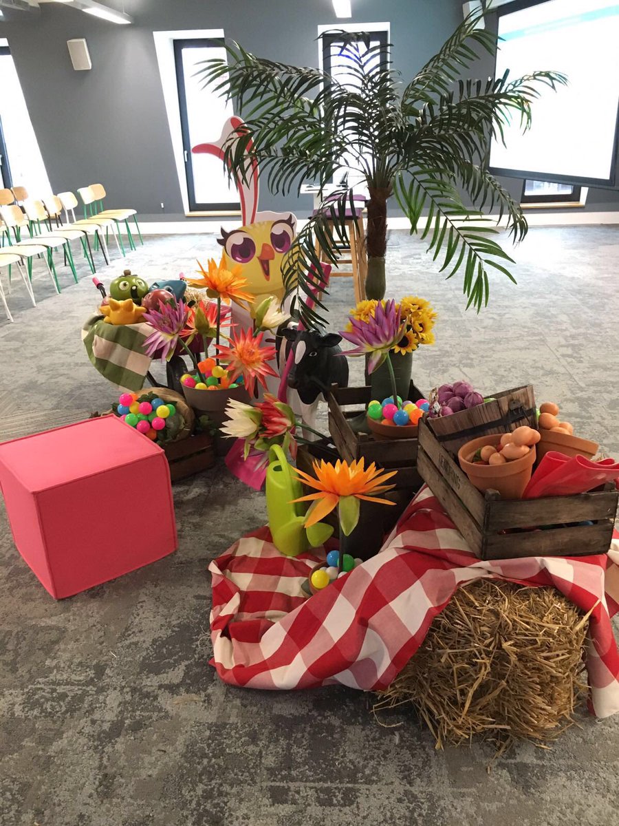 SapphireBeaux's tweet image. Thank you for supplying these fun nail wraps for the event @NailSnaps #nailart #sessiontech #farmheroes #game #app