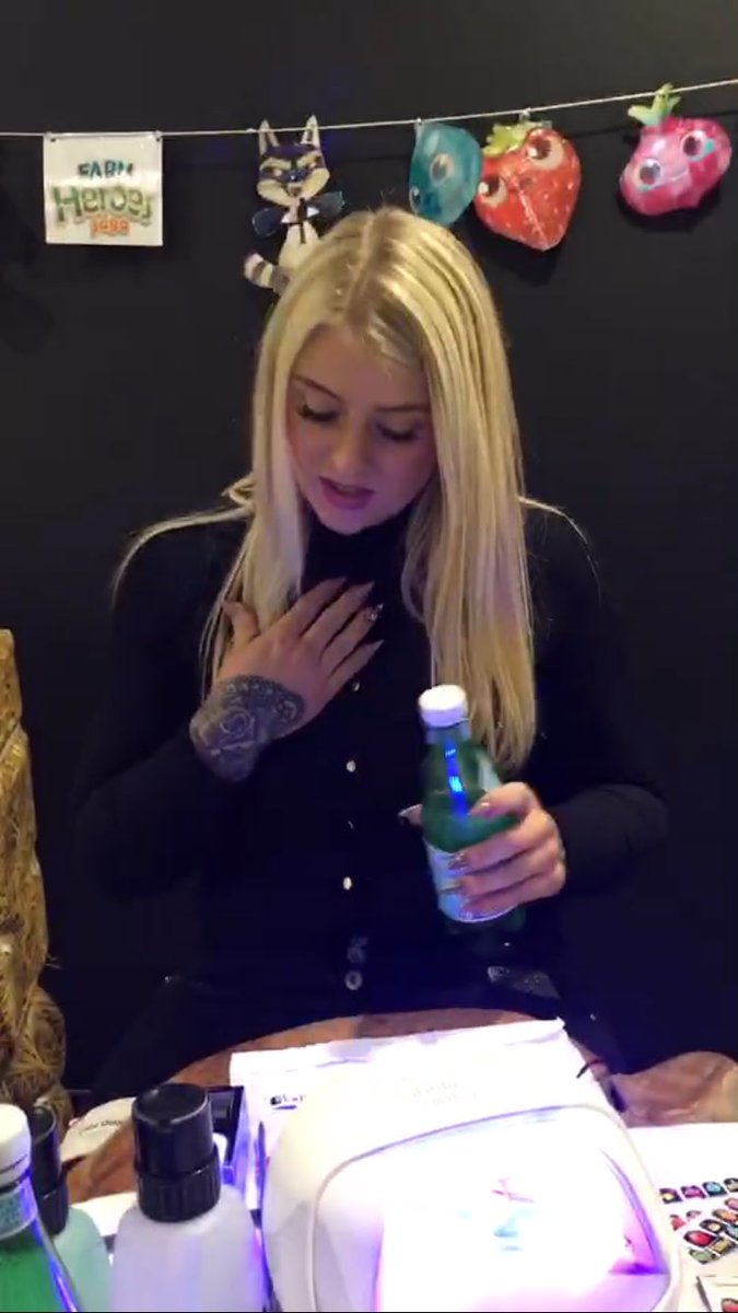 SapphireBeaux's tweet image. Thank you for supplying these fun nail wraps for the event @NailSnaps #nailart #sessiontech #farmheroes #game #app