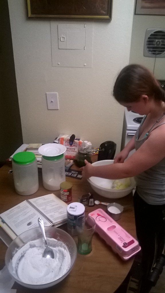 MaximilianHart_'s tweet photo. Bekah's making cookies!! :D #cookieHYPE https://t.co/hoRahbcieW