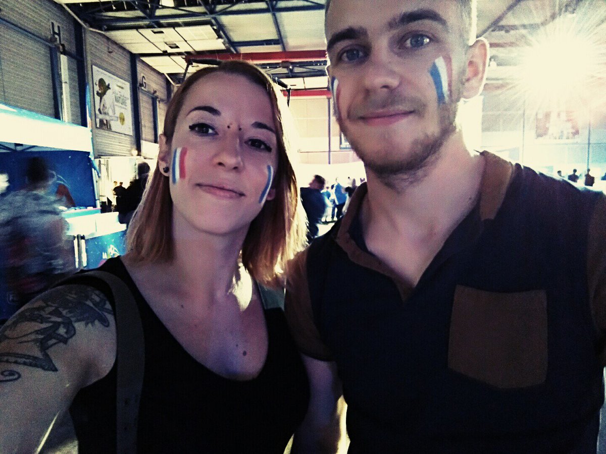 Skinah_'s tweet photo. #happyfan ! With my bud' 💓⚽🇫🇷 https://t.co/3fJFnQ0bqH