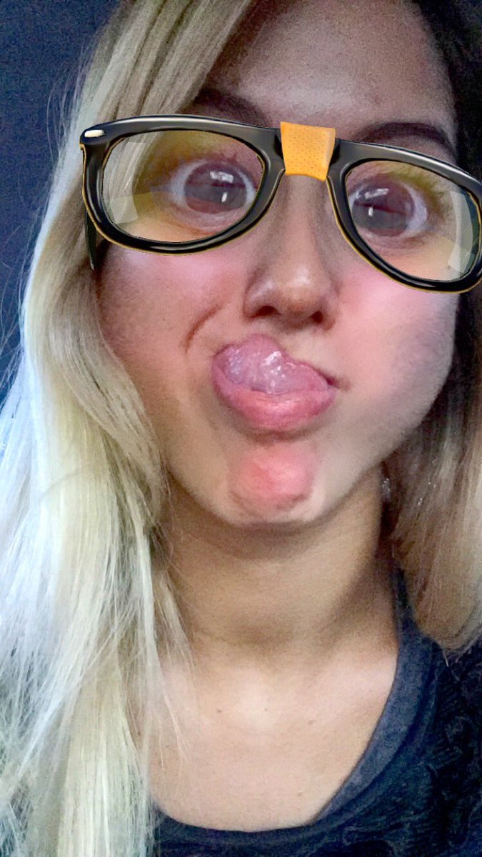 flor_vigna's tweet photo. -Qué hiciste el feriado ?
Yo - Me morfe todo !!!!!!!
Rt si hiciste lo mismo 🤓🍟🍕🍭🍫😍 https://t.co/3xcp9ttP6l