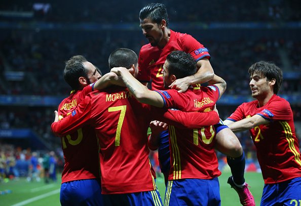 Spanyol menjadi tim pertama yang mencetak 3 gol! #ESP 3-0 #TUR | LIVE: bit.ly/1Qc1ZOX #MatchdayGoal