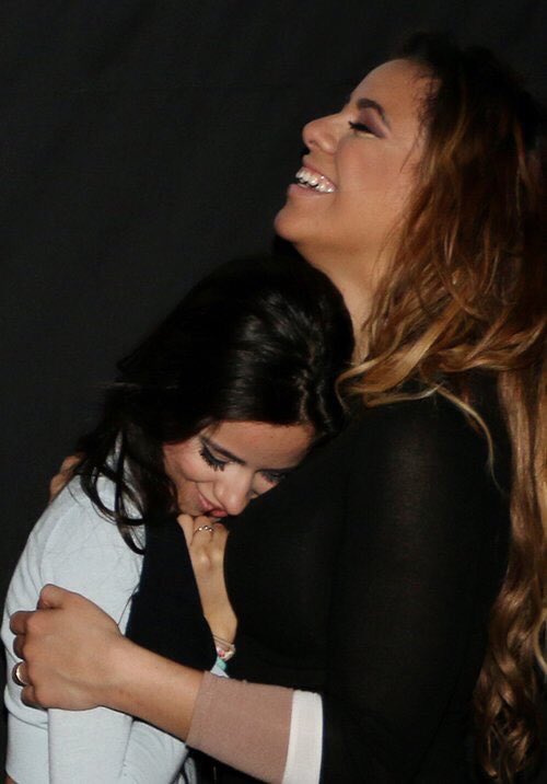 piclini1d's tweet photo. #FifthHarmony4MMVA https://t.co/wakg20EpIO