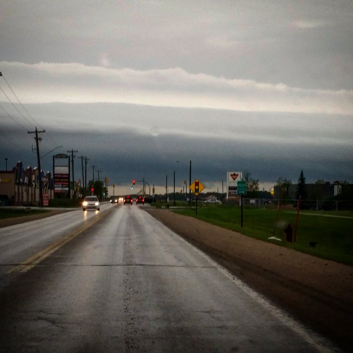 DirectedMemorie's tweet photo. #mbweather #mbstorms #cloudstructure #selkirk #mbstorm https://t.co/f2SPXsz3aW