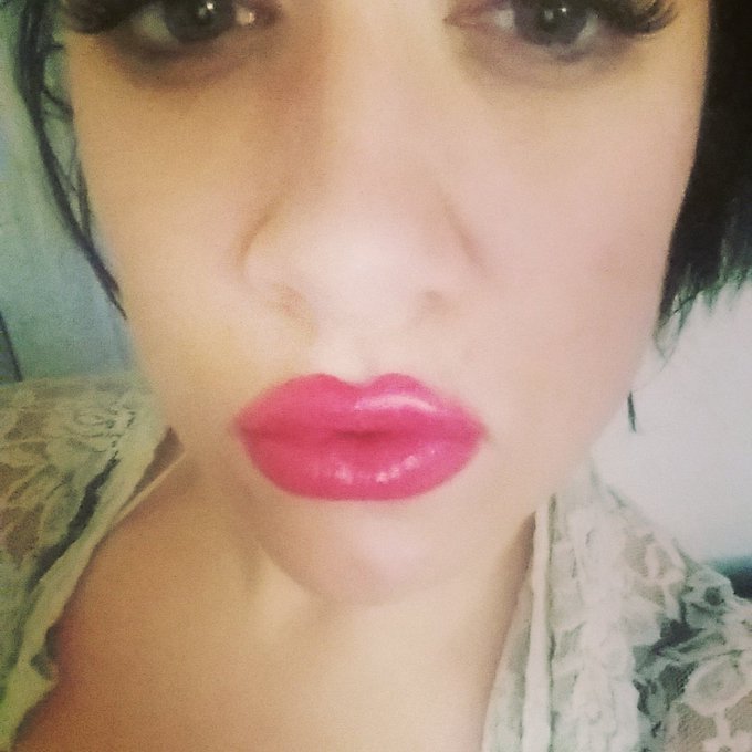 Botox and lips #lovethem ????? https://t.co/lCAQaaiJxa