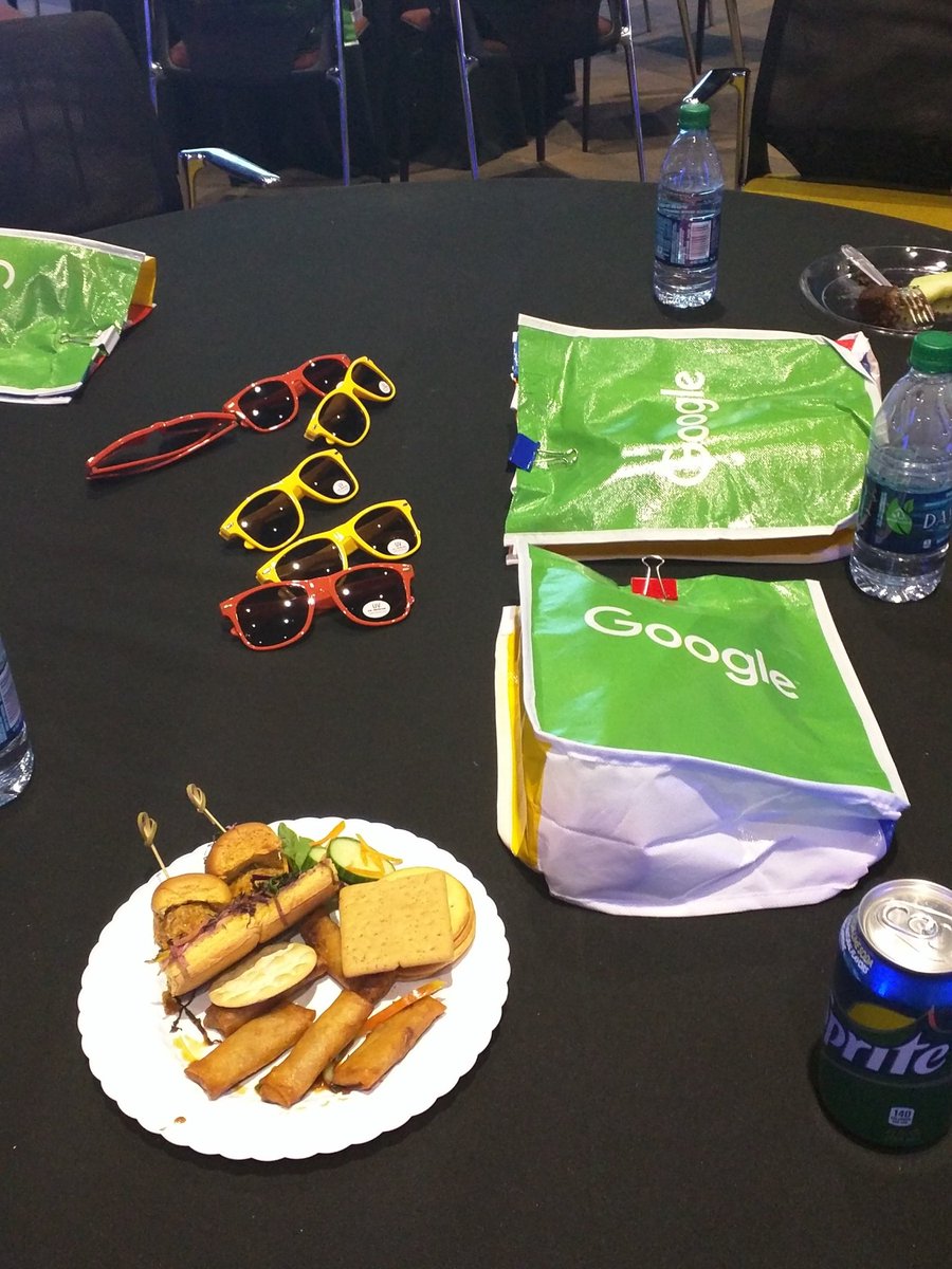 nishushah07's tweet image. Food, Drink, Swag in one frame #TCO16 #GoogleNYC #GoogleSwags @Topcoder