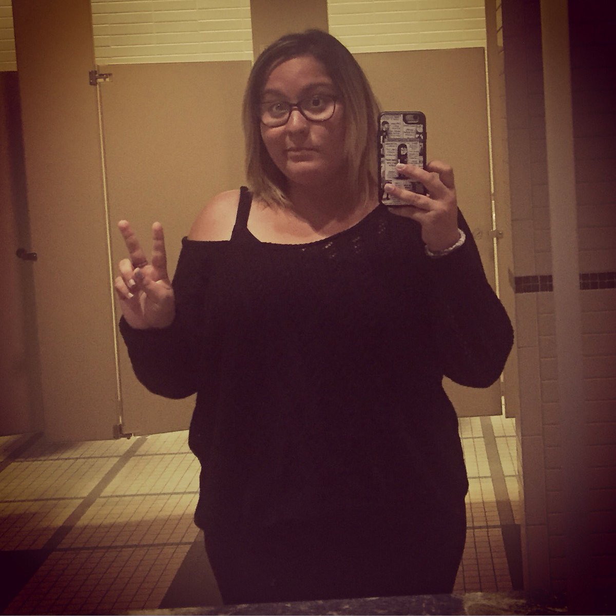 alysiamcruz's tweet photo. #ShowBlacks at work- 
cuz who has time to go home before shows? #hff16
@WintersComingMB 
@hollywoodfringe 
@MBStage https://t.co/hq2mwoTVVR