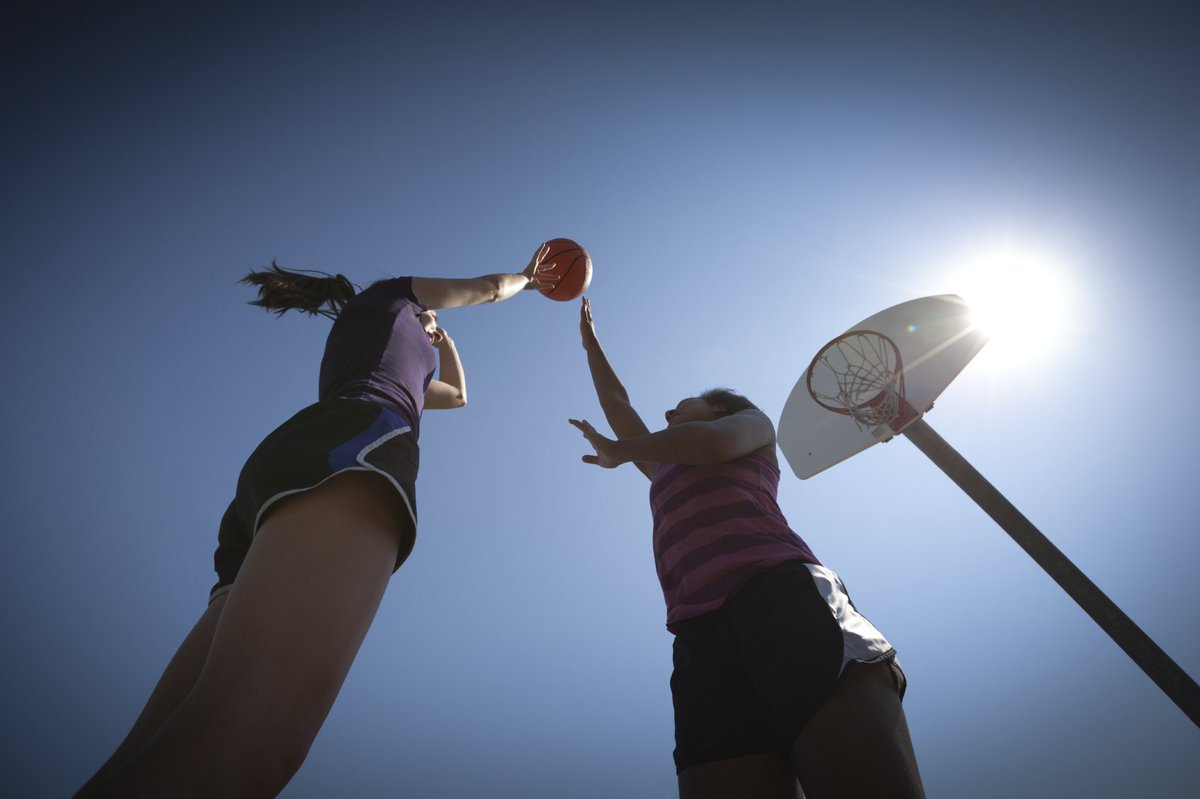 metizamag's tweet photo. Here's how to dunk on peer pressure from #MetizaPro @lindseywilson13! https://t.co/vYIhB3E19n https://t.co/xyfYooFlXL