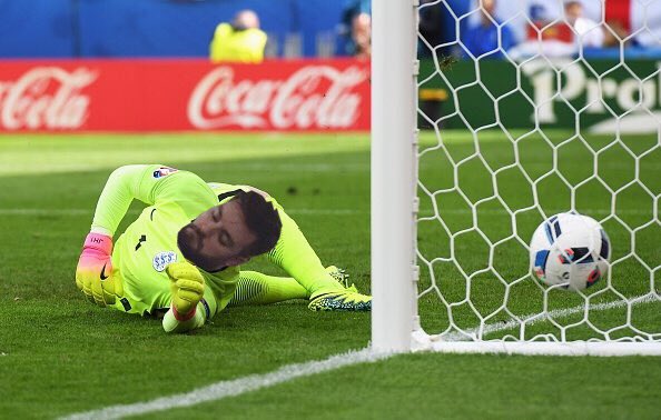 Mattaaay97's tweet photo. Alex Brooker caught sleeping for the Garett Bale freekick. #ENGWAL #sleepingalex @TheLastLeg https://t.co/c8hiBpCeqA