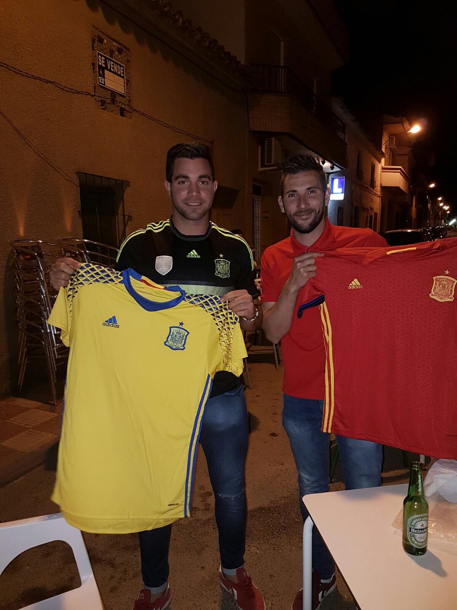 pubmanhattan_'s tweet photo. Enhorabuena a los agraciados con la porra!! ⚽️⚽️⚽️ 🇪🇸🇪🇸🇪🇸 @chicho0011 @Jesusel7Jgl https://t.co/B7ZqVQFz08