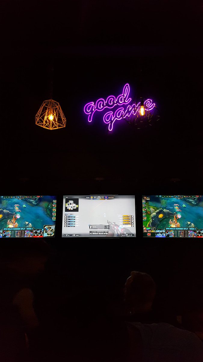 Watching #eleague at the <a href="/goodgamebarto/">Good Game Bar</a> in #Toronto! #esports <a href="/EL/">ELEAGUE_has_moved</a>