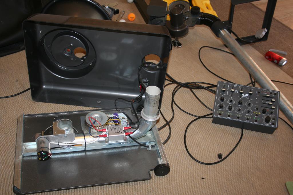 GregLetts's tweet image. Some emergency surgery on my @butterflyonline Amicus robot... hopefully it will OK for the @PerthTTClub today.