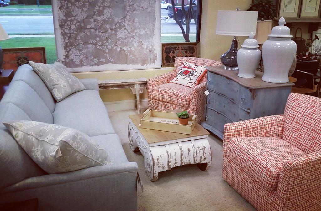 AlbrittonInt's tweet photo. Fresh clean combo of the #digby sofa &amp; #swivelchairs from @crlaine w/ #athena table &amp; #chest from @FurnClassics https://t.co/Rjx31kRC4a