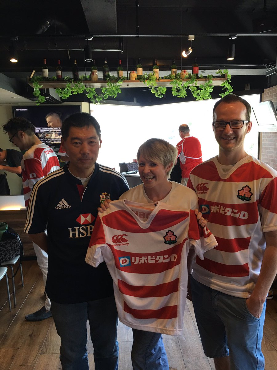 Shinobu Shibusawa 昨年のラグビーワールドカップ日本対南アフリカ戦での 日本の勝利の女神サリーさんと Shinobu Shibusawa 昨年のラグビーワールドカップ日本対南アフリカ戦での 日本の勝利の女神サリーさんと