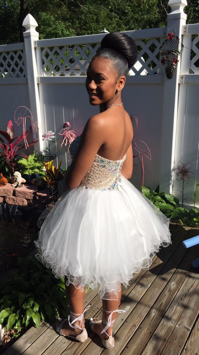 ____PrincessK_'s tweet image. My little prom princess 💓 I cannot believe my baby is this grown😢😢😢😢 #8thgradeprom