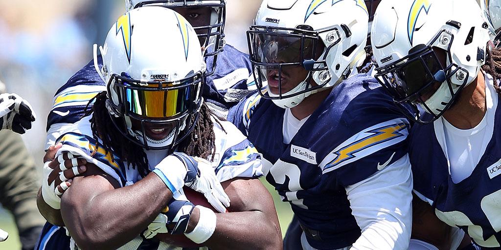 NFL's tweet image. 8 winners (and losers) from the final week of #NFLMinicamp: on.nfl.com/1UFnEej (via @AroundTheNFL)