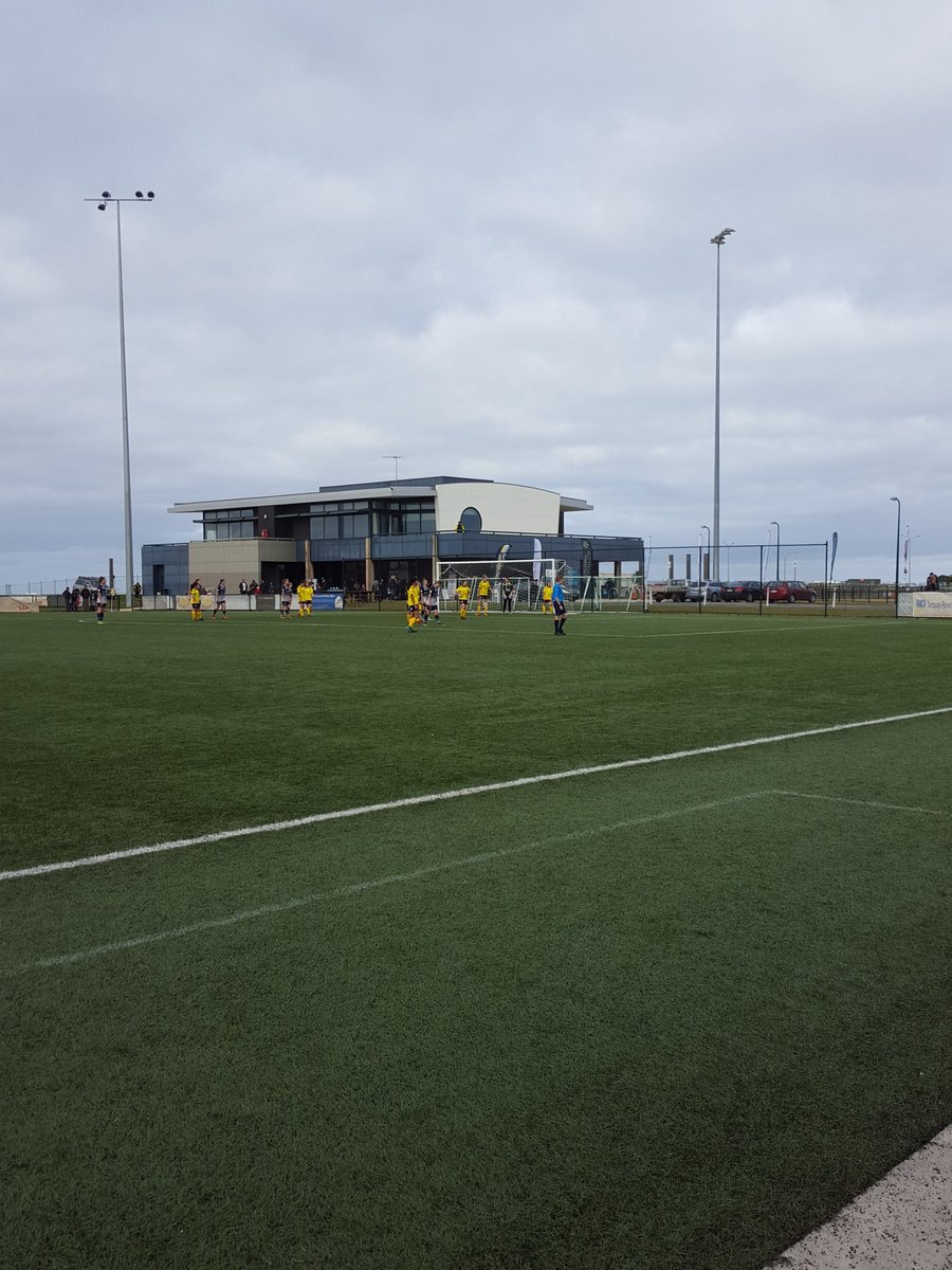 geelonggalaxyfc's tweet photo. @gufootball vs @HUFCWARRIOR U15's kick off for the #beyondblue bash @CornerFlagOz #PS4WNPL Good luck girls https://t.co/GcMTEES6a3