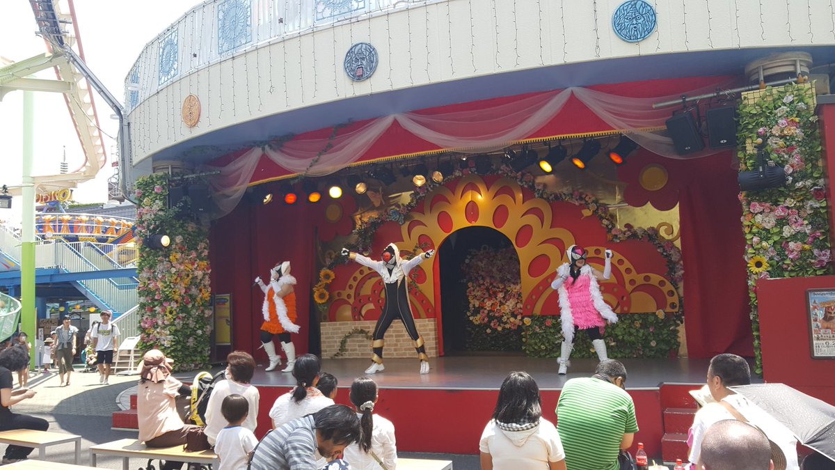 浅草花やしき 公式 Auf Twitter 弾神オドロッカー のショースタート ダンスはもちろん Mcがとにかくサイコーっす 写真では伝わらないけど 笑 このあと14時から2回目もあるよ 花やしき オドロッカー