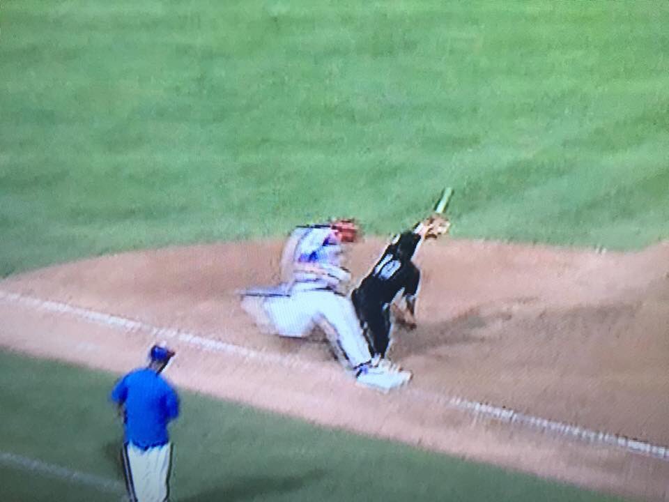 cox_bobby's tweet photo. Umps often take heat. Should be commended for getting it right. #safe #FaceOfSportsmanship @IHSAA1 https://t.co/WvuI5E9kUZ