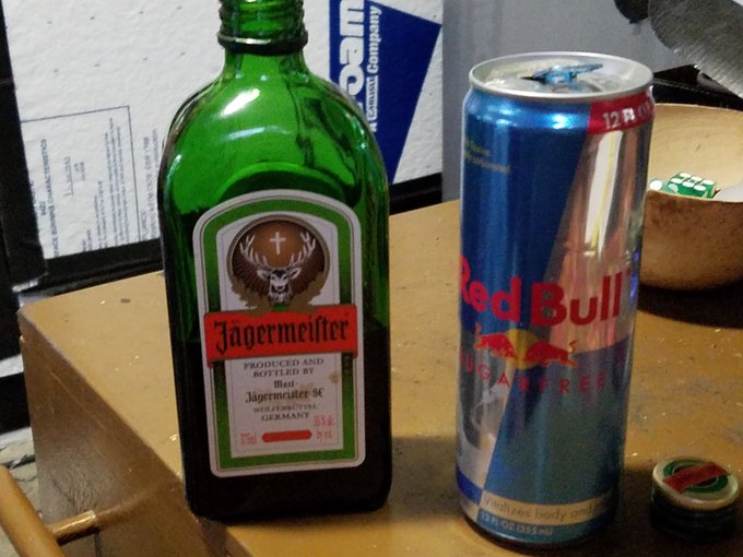 Jager &amp; red bull =best friends.... tgif!!!! https://t.co/nCtCAFt4XU