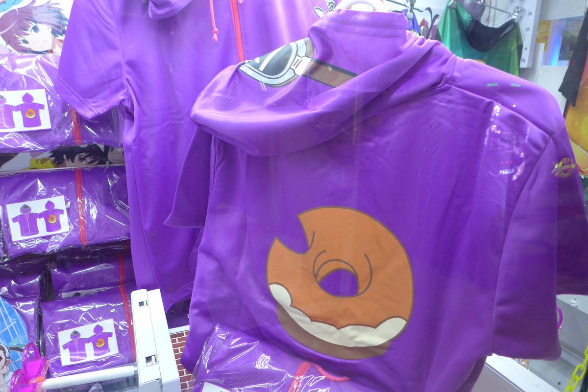 マンガ倉庫大分東店アミューズ Pe Twitter お次は化物語パーカーとぐでたまバスタオル 汎用うさぎのぬいぐるみとなっております 化物語パーカーは忍野忍のゴーグルも再現されてますよ ぐでたまはお風呂上りにぐでっとしたくなりますね 艸 そして私も欲しい汎用