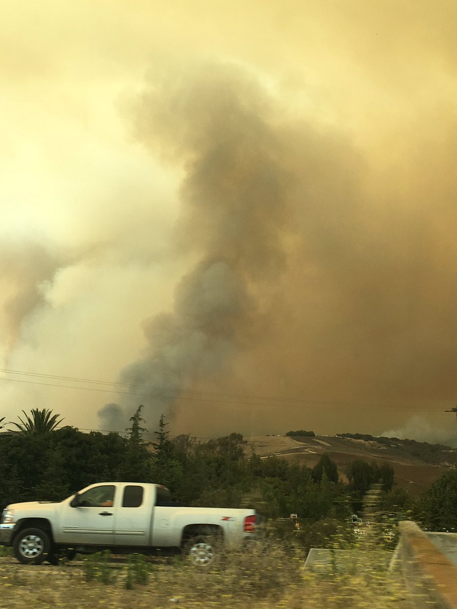 payabooya's tweet photo. Fire in west Santa Barbara area. https://t.co/APkW0OhZbY