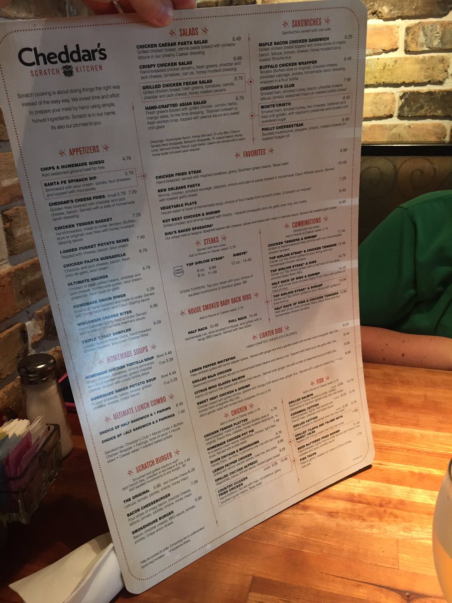 NymphoCeliac's tweet photo. Saddest gluten free menu ever. 😂😂😂 with the regular menu for comparison. #GlutenFree #celiac #cheddars https://t.co/AV4L69B5PK