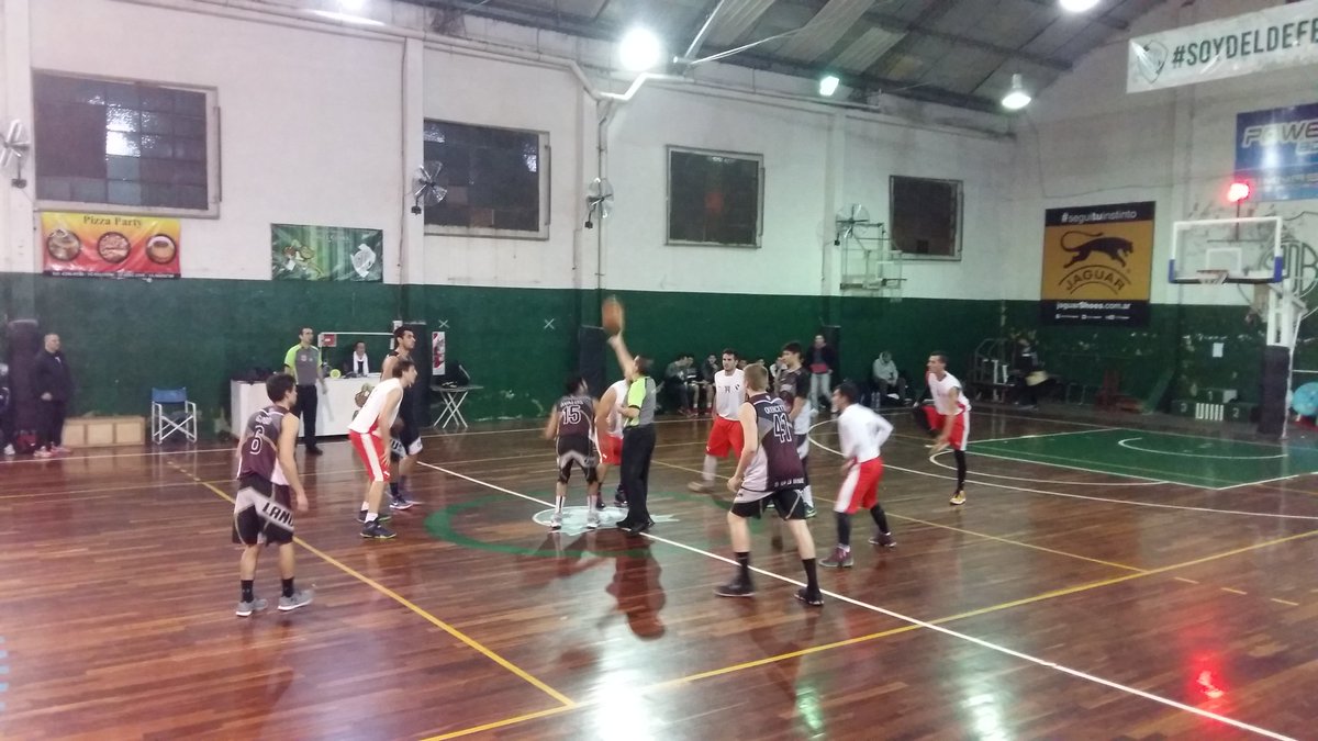 FloraGp's tweet photo. #BÁSQUET 》Comenzó #Independiente Vs #LanusB https://t.co/dLmq19qhSs