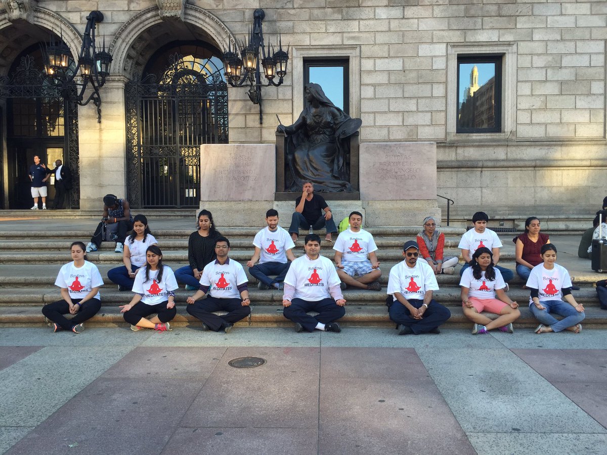 bostonmeditates's tweet photo. #FridayFeeling #meditation for happiness. #gethappyboston #artofliving #boston https://t.co/UPZx4XVwnM https://t.co/UIEZJUmifU