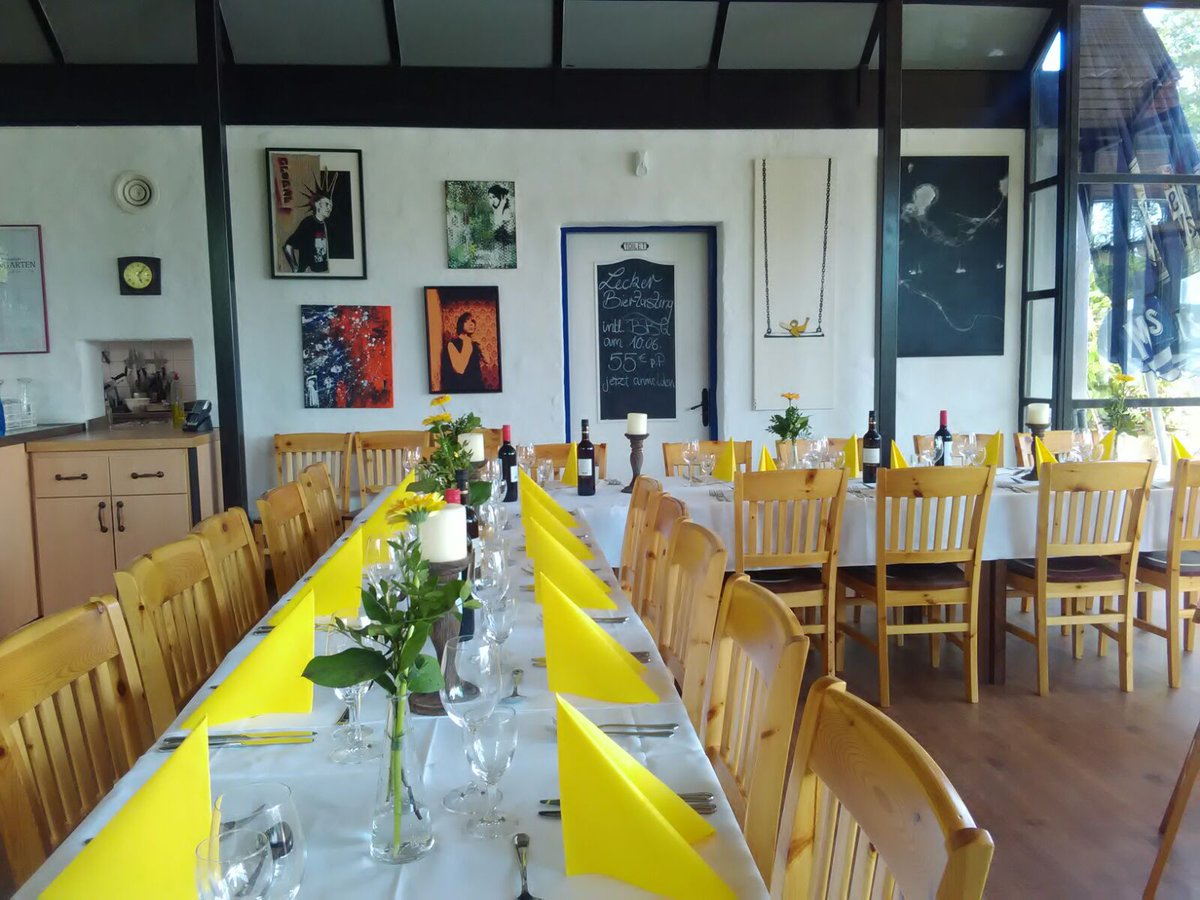 rosengartenloe's tweet photo. #birthdayparty and #ArtGalleries https://t.co/AS8XDTsqC5