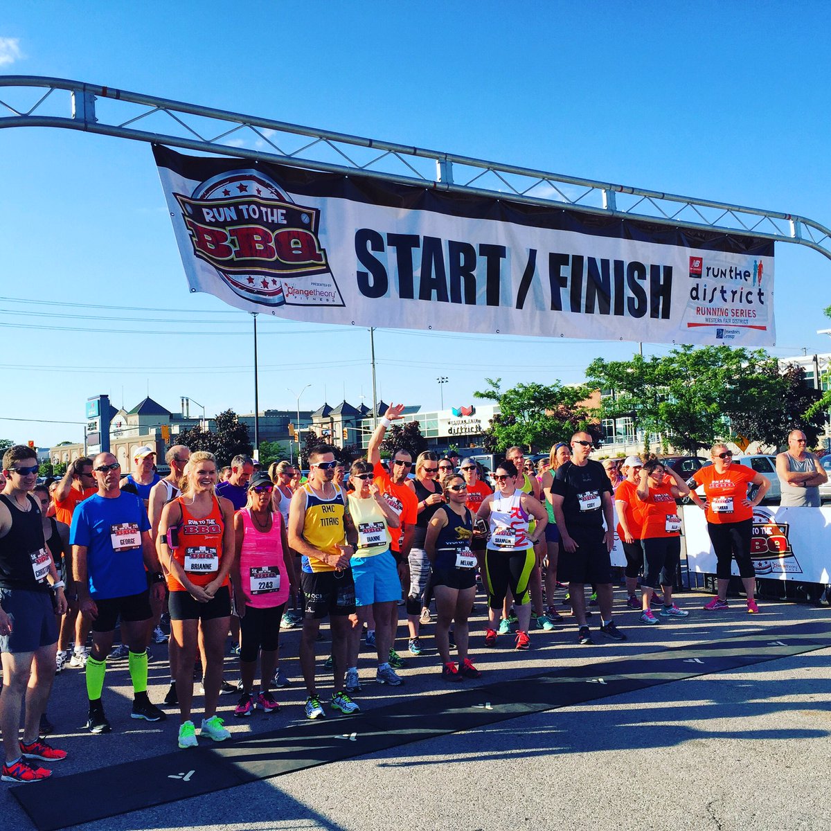 NBLondon1's tweet photo. Let's get this BBQ Party started! #RaceDay #Run2BBQ #RunTheDistrict #NewBalanceLondon @RunWFD @OTheoryFitness https://t.co/VWDnKijAk3