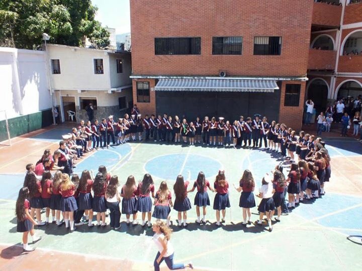 promo55nsc's tweet photo. Despedida de nuestra promo 55 ❤️ https://t.co/NcugeCpFKQ