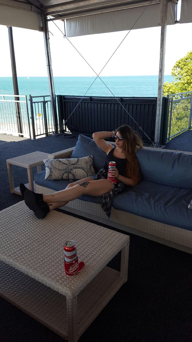 deathxtrap999's tweet photo. Really rough life #LakeShake https://t.co/zCdS9puFaf