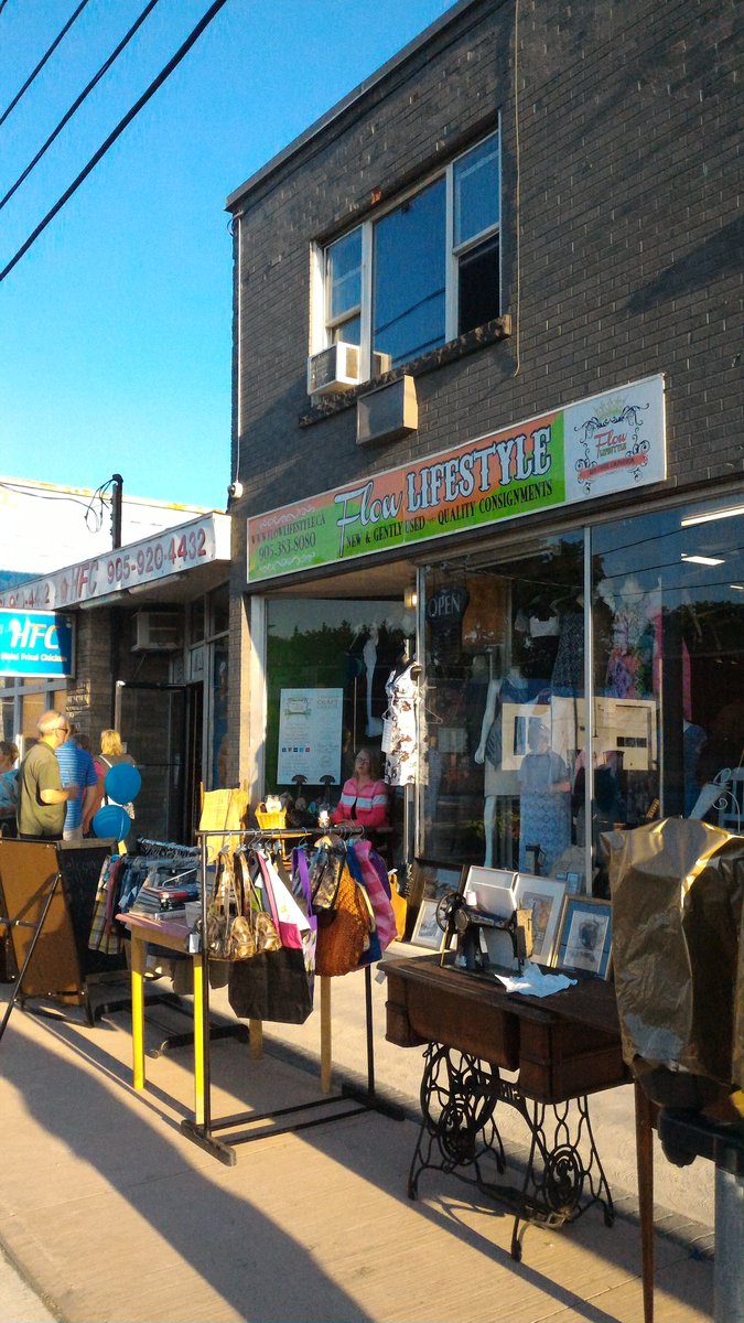 JordanChavez5's tweet photo. Come out to meet the shopkeepers of concession st. while enjoying the sounds of the local music #SIDEWALKSOUNDS https://t.co/qQah6GVGRZ