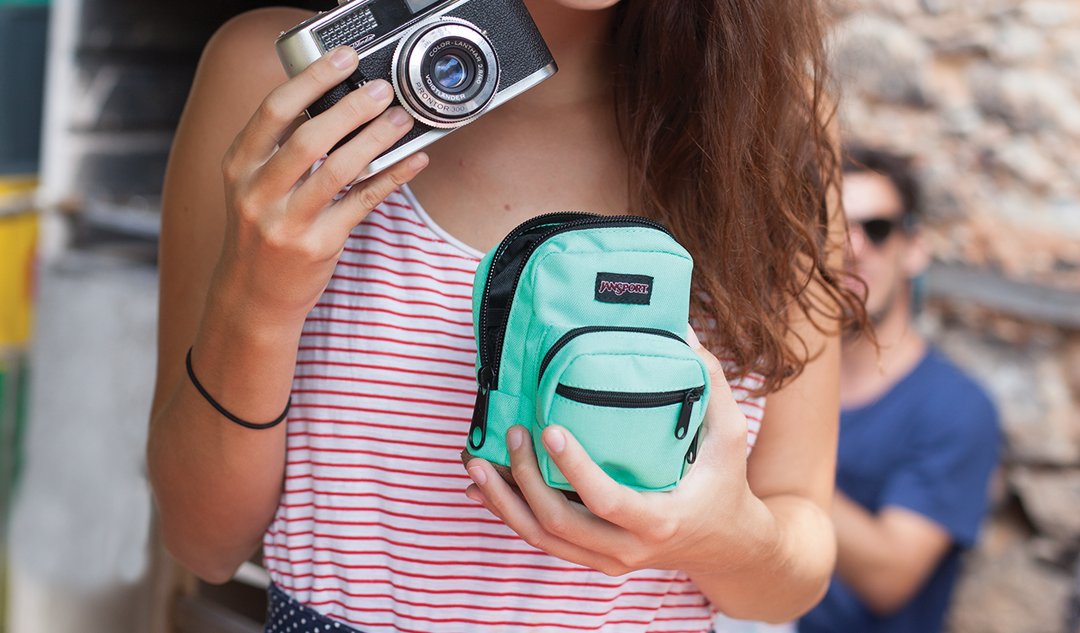 JanSport's tweet photo. We shrunk down our classic #RightPack to create the cutest pouch, ever: https://t.co/Zi4TZFdsaR #RightPouch https://t.co/m5uFbOJim2
