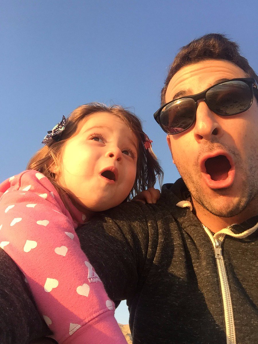 MatloffBrandon's tweet photo. Watching the waves on a Friday afternoon. Gorgeous day in #SantaMonica with Stella.#TGIF https://t.co/n8wRJrUZJU