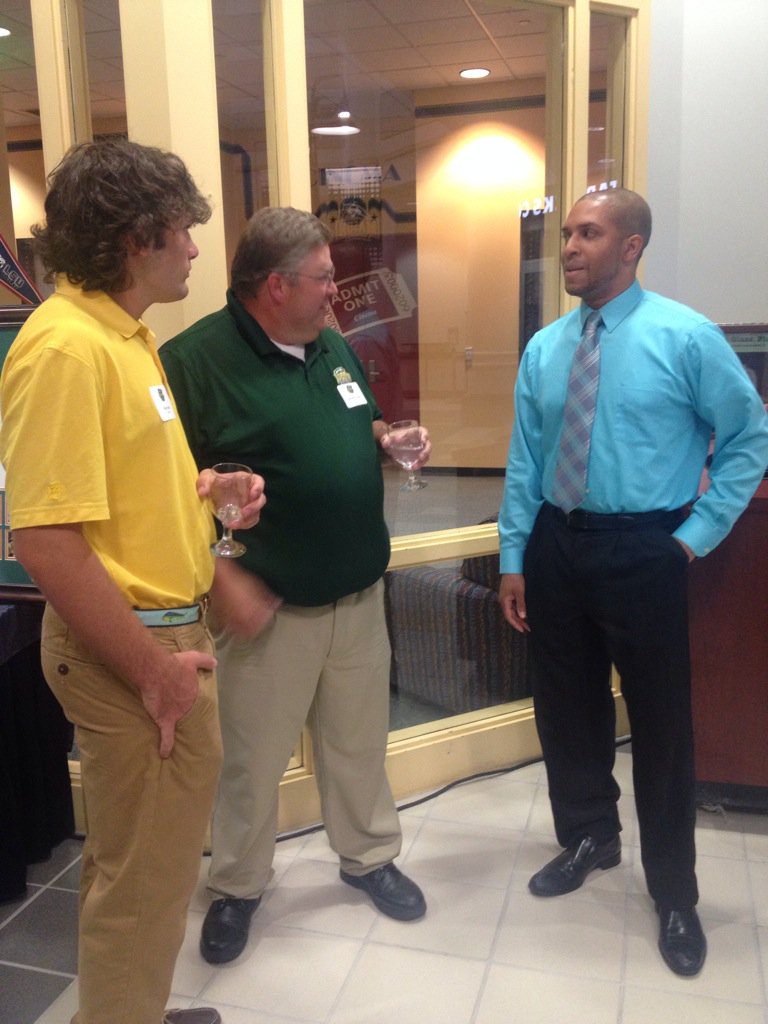 MasonMBB's tweet photo. Jordan Carter comes back to celebrate #MasonFinal4. https://t.co/U9vZezhaK6