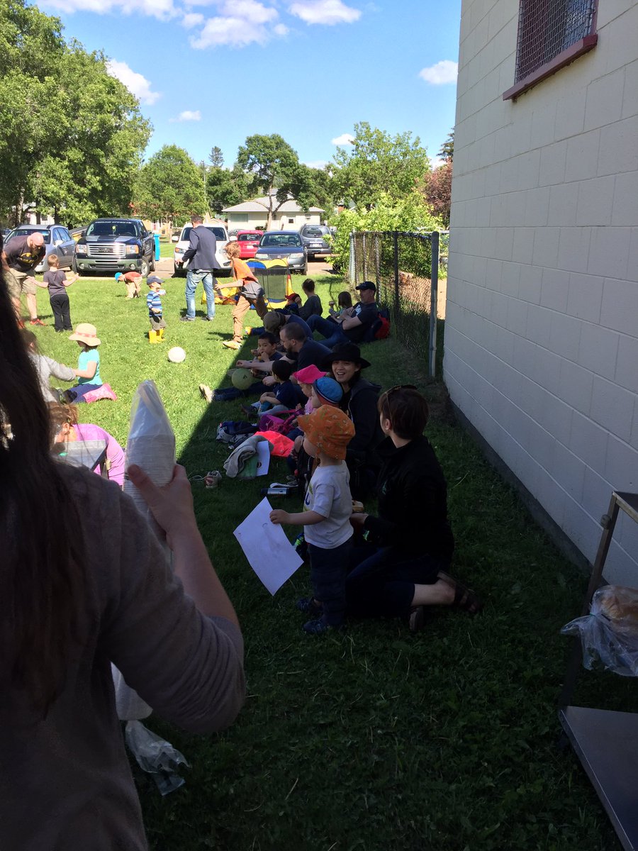 TennerAshley's tweet photo. Father's Day bbq at Westglen @ChildCareYMCA  #greatfamilysupport #fullcentreshowedup #funwithfamilies https://t.co/K7xhzEqUbe