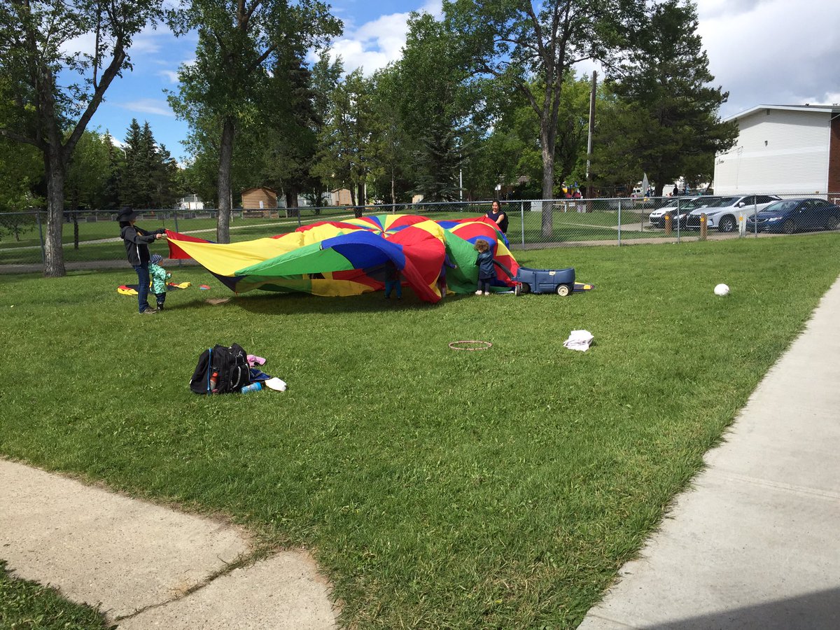 TennerAshley's tweet photo. Father's Day bbq at Westglen @ChildCareYMCA  #greatfamilysupport #fullcentreshowedup #funwithfamilies https://t.co/K7xhzEqUbe