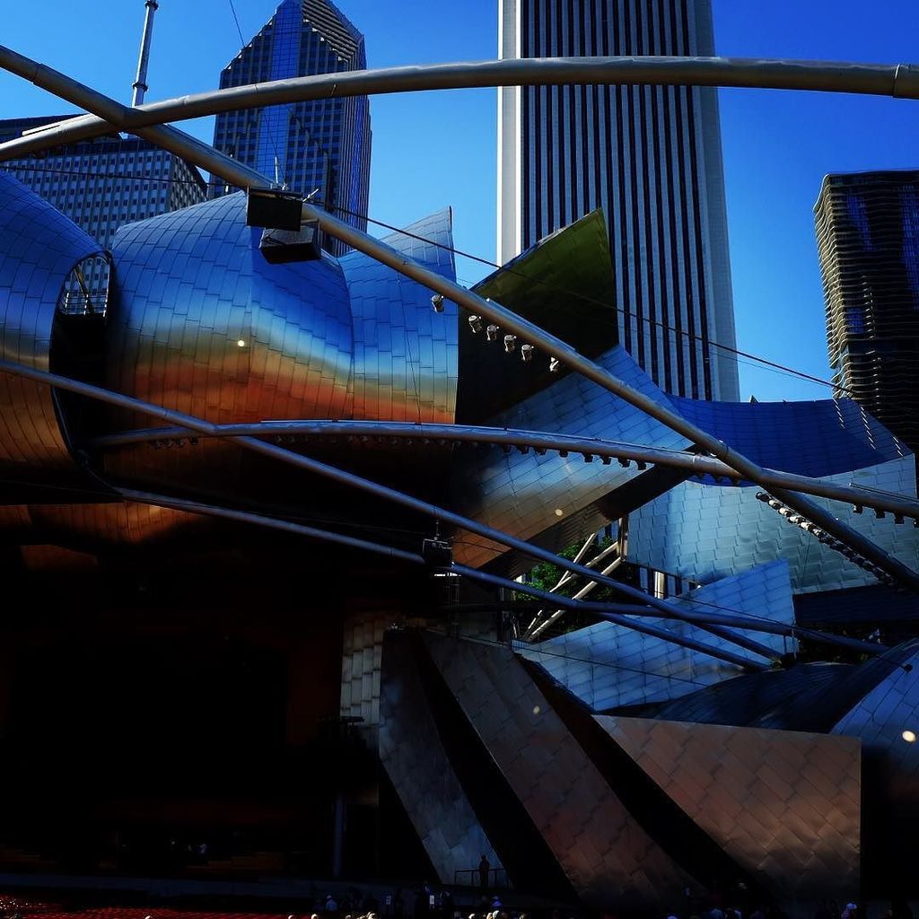 corey_lynn's tweet photo. #pritzker #gehry #aqua #aon #pru2 #beethoven #chicago https://t.co/dv107okxD5 https://t.co/uAI79nOJN3